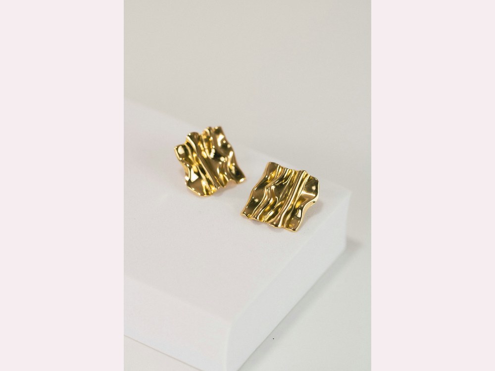 Aretes Dorados Minimalistas